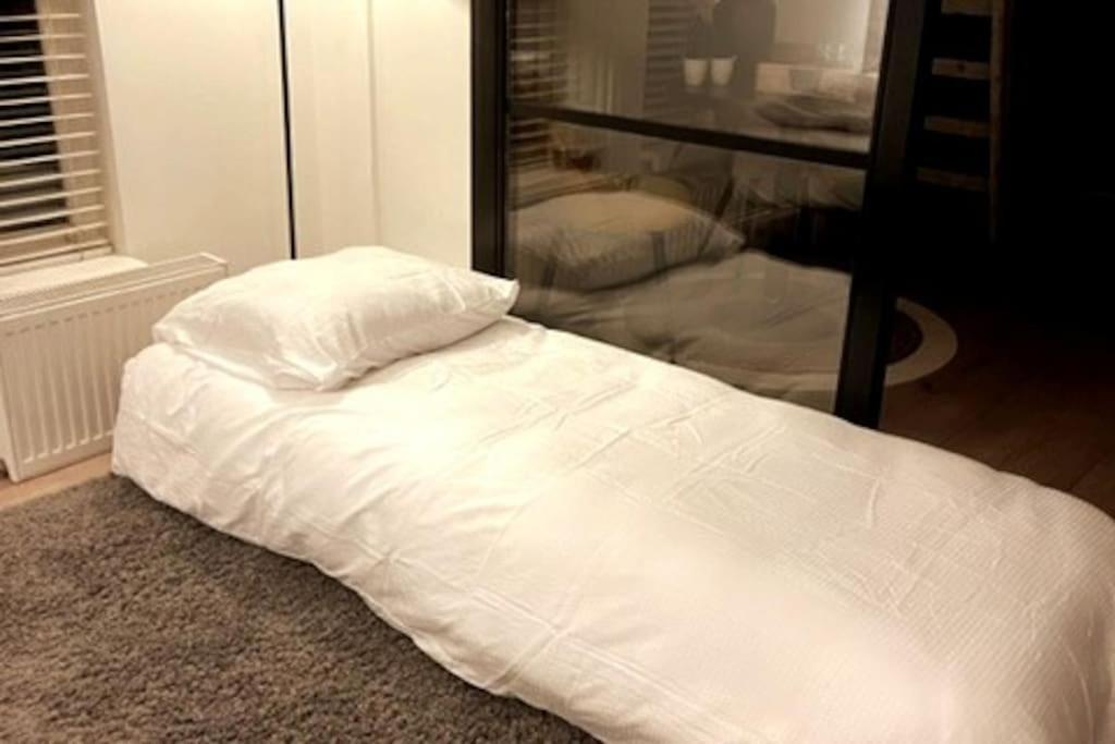 Gezellige Knusse Studio Met Bubbelbad Huizen Exteriör bild